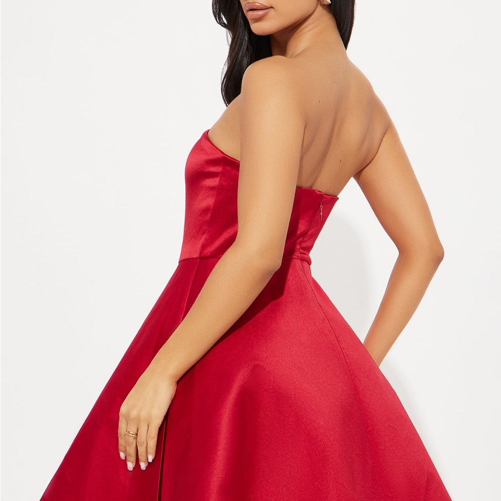 Elegant Red Strapless Dress